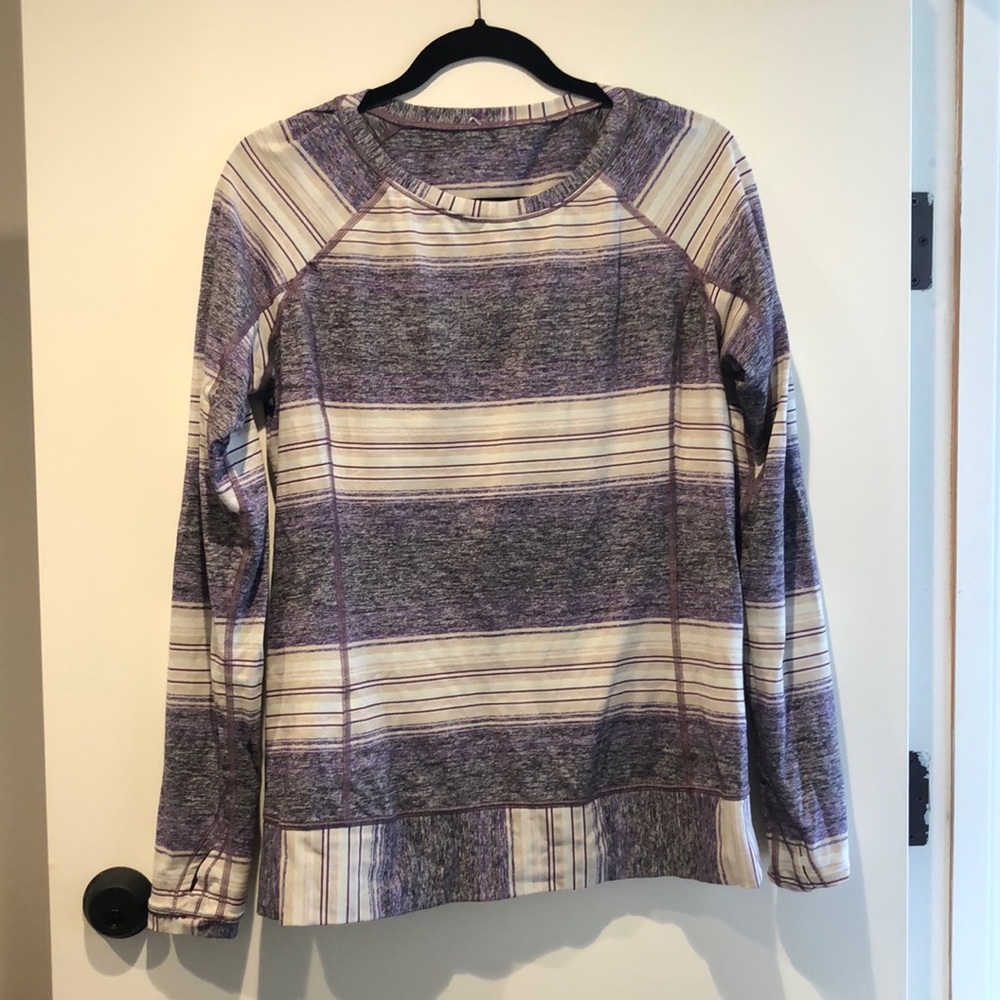 Lululemon long sleeve shirt with thumb holes